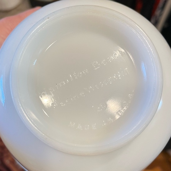 HAMILTON BEACH Vintage Milk Glass Mixing Bowl – Mid-Century USA - Picture 8 of 11